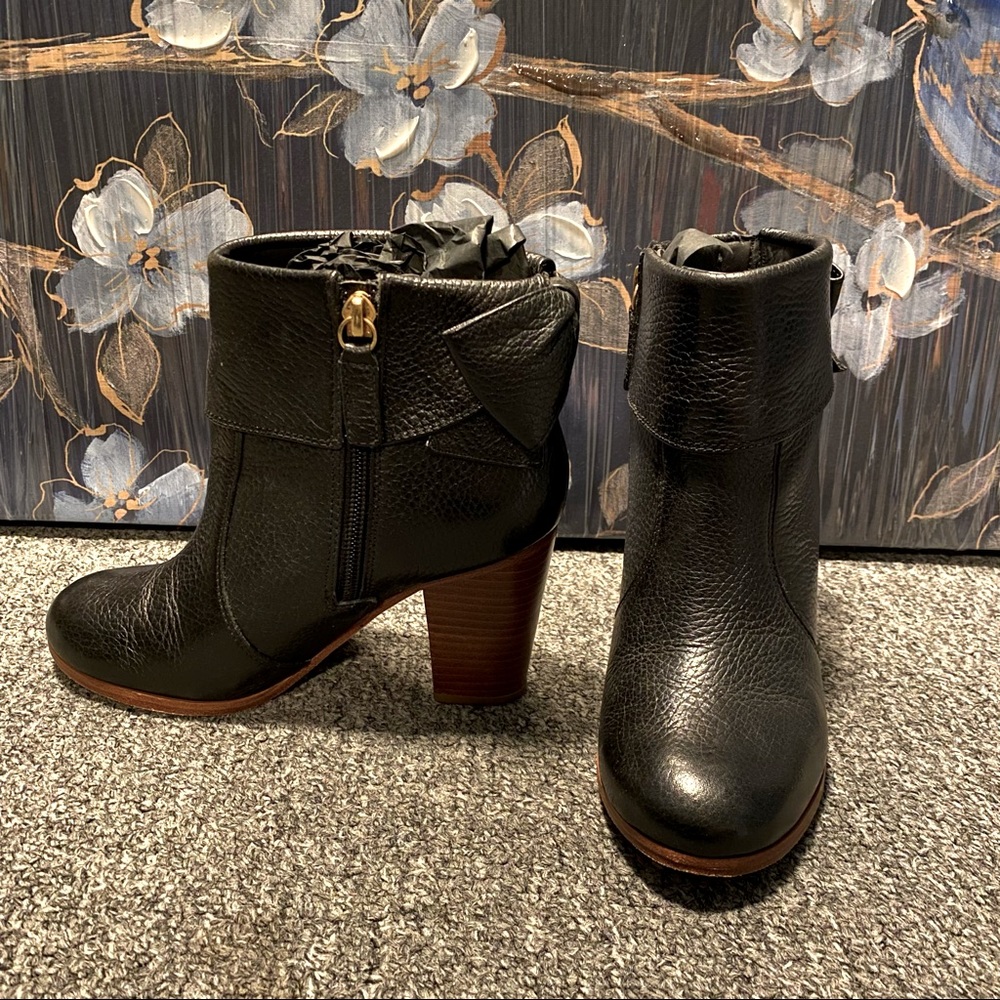 Kate Spade Lanise black bow back booties size 5
